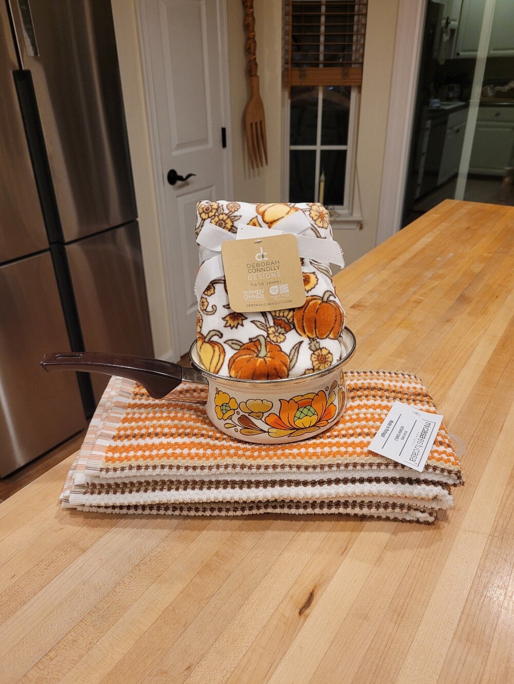 Groovy Retro Vintage Sanko Ware Enamel Pot & Kitchen & Bathroom Hand Towel Set